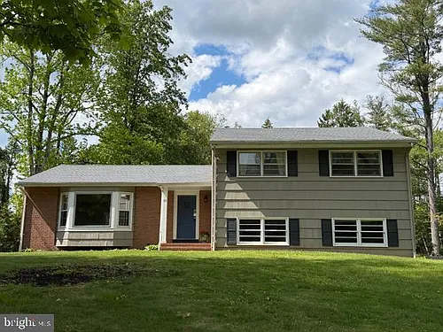 33 Tyson Ln Photo 1