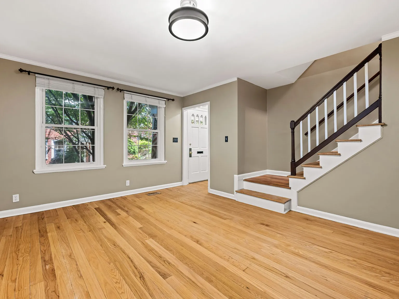 3 bed, 1000 sqft, $3,400 — Photo 4