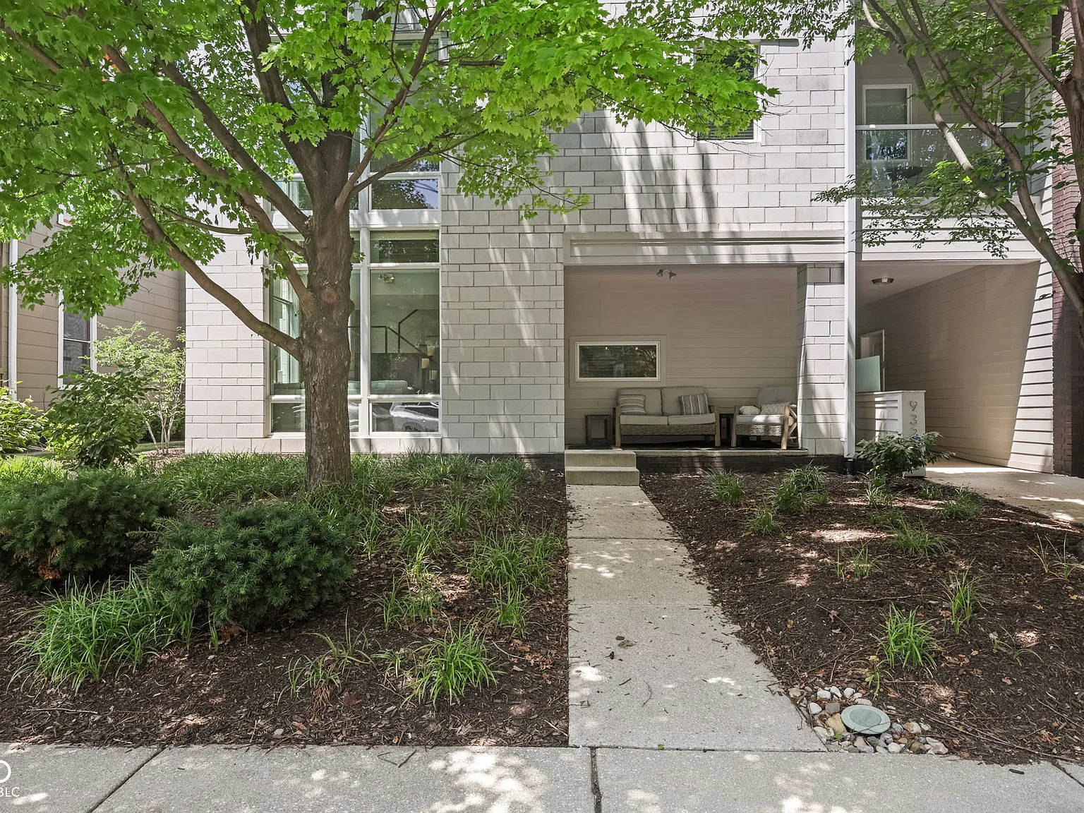 3 bed, 2.0 bath, 1902 sqft, $3,750 — Photo 1
