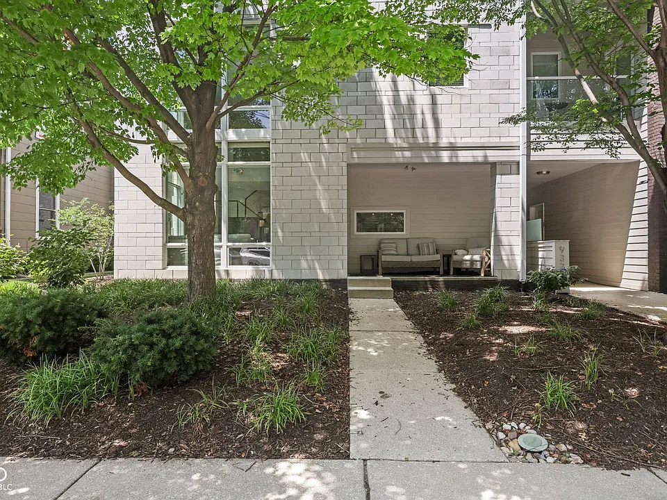 932 N Broadway St #1