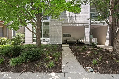 932 N Broadway St #1 Photo 1
