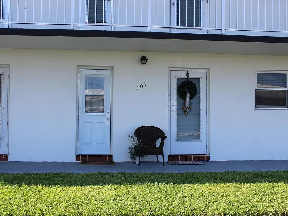1113 Lake Ter