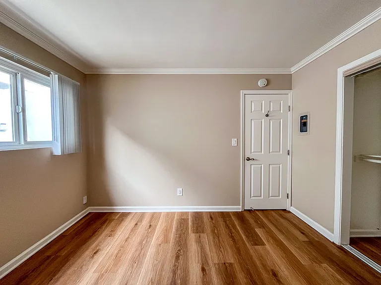 221 Sheldon St — Photo 22