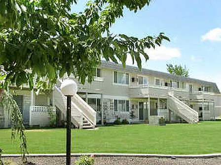 Knolls Apartments — Photo 2