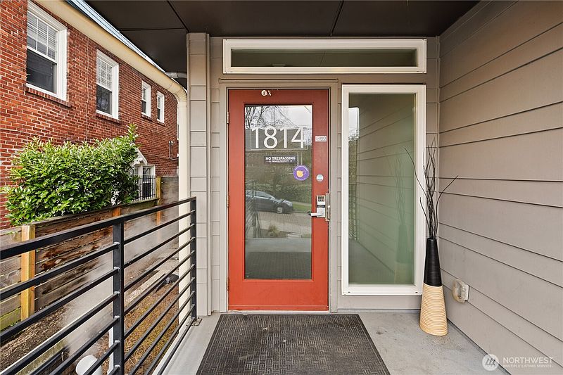 5th image of 1814 E John Street