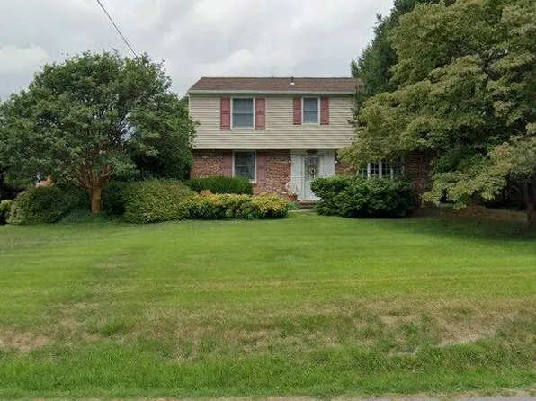 221 Taylors Mill Rd, West Chester, PA 19380