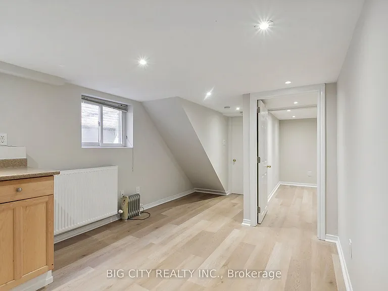 178 Douglas Ave #LOWER — Photo 5