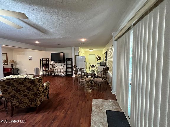 2nd image of 1717 Mary Ann Dr