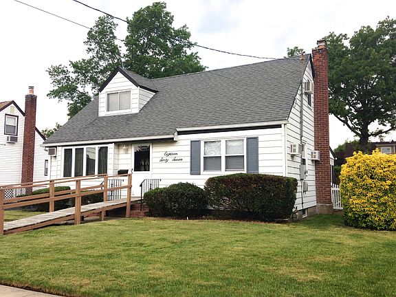 2nd image of 1867 Maurice Ave
