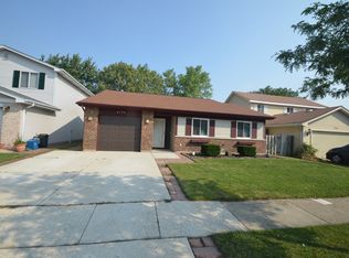 2350 Vista Dr, Woodridge, IL 60517