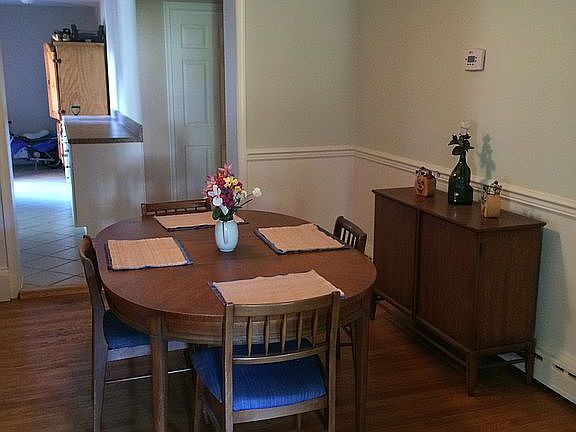 Dining room (12' X 11 1/2')