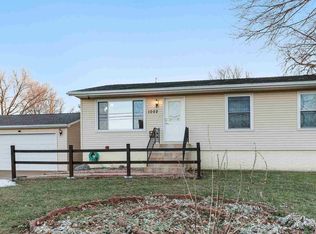 1002 E Ridgeway Ave, Waterloo, IA 50702