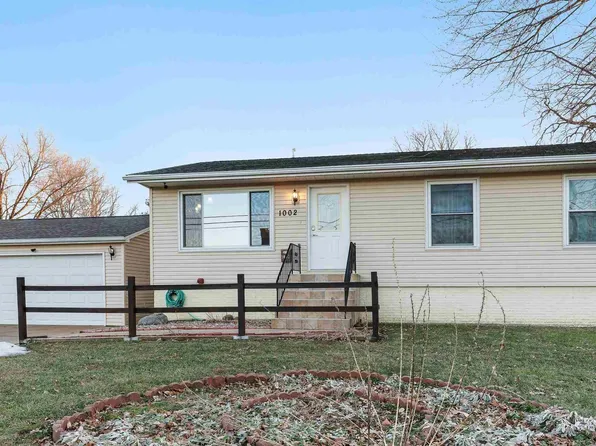 1002 E Ridgeway Ave, Waterloo, IA 50702
