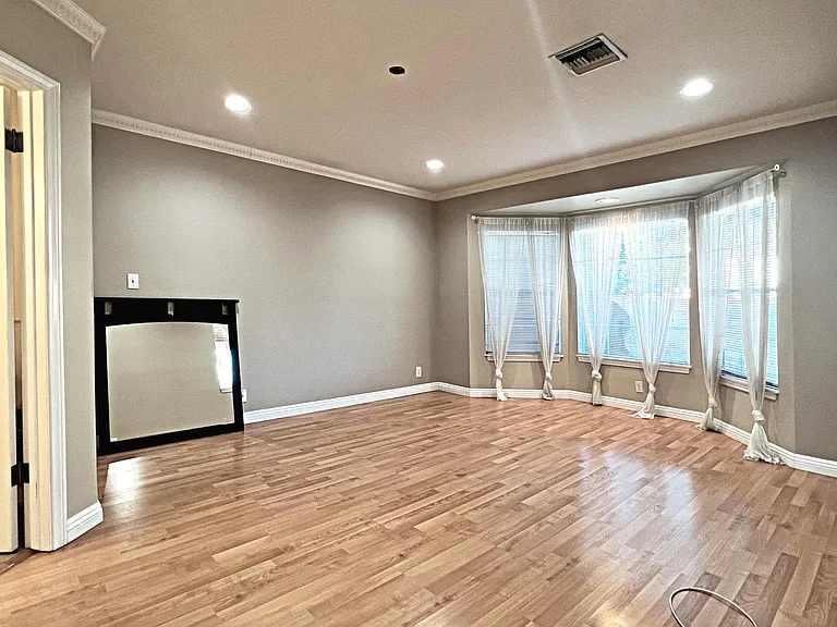 5627 Adele Ave — Photo 50