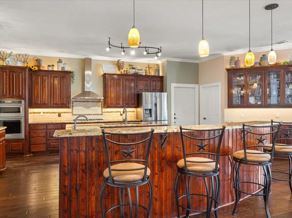 6410 Westover Dr, Granbury, TX 76049