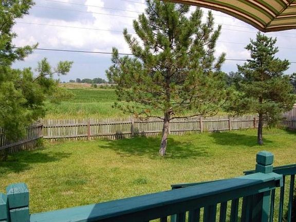5th image of 951 Lora Lee Dr