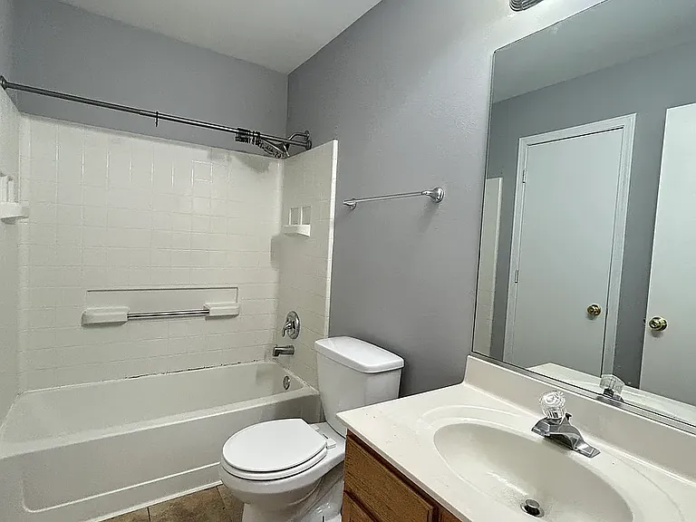 205 W Washington St — Photo 16