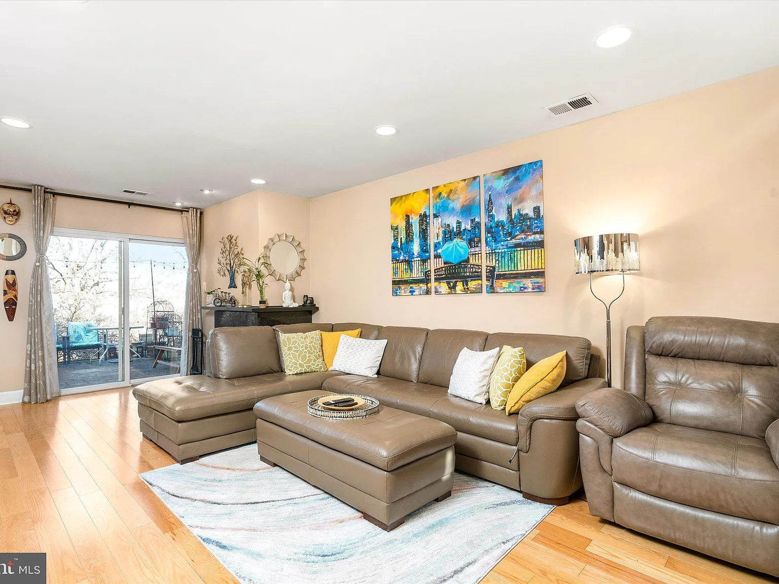 3 bed, 2.5 bath, 1569 sqft, $3,500 — Photo 4