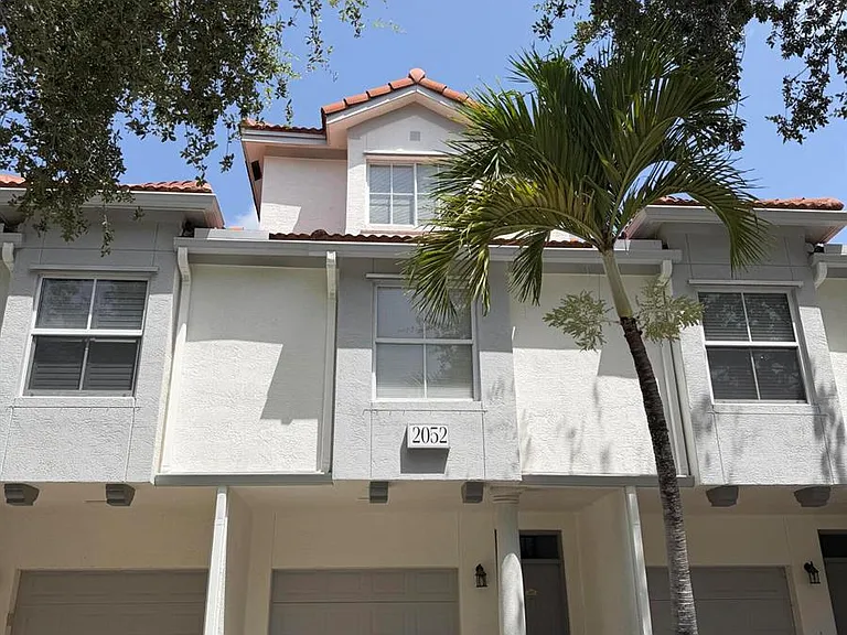 2052 Alta Meadows Ln #2205 — Photo 2