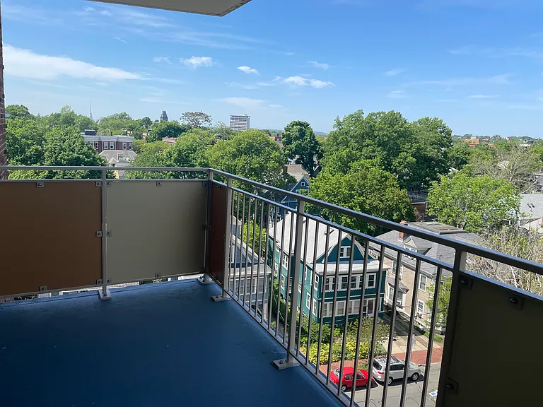 293 Harvard St S #6 — Photo 1