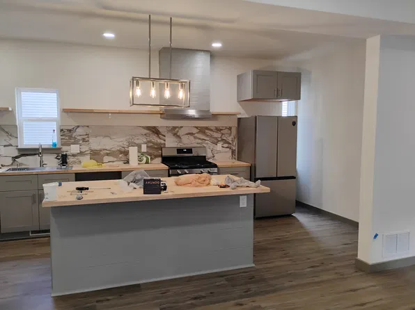 126 W Broadway Ave, Scottville, MI 49454