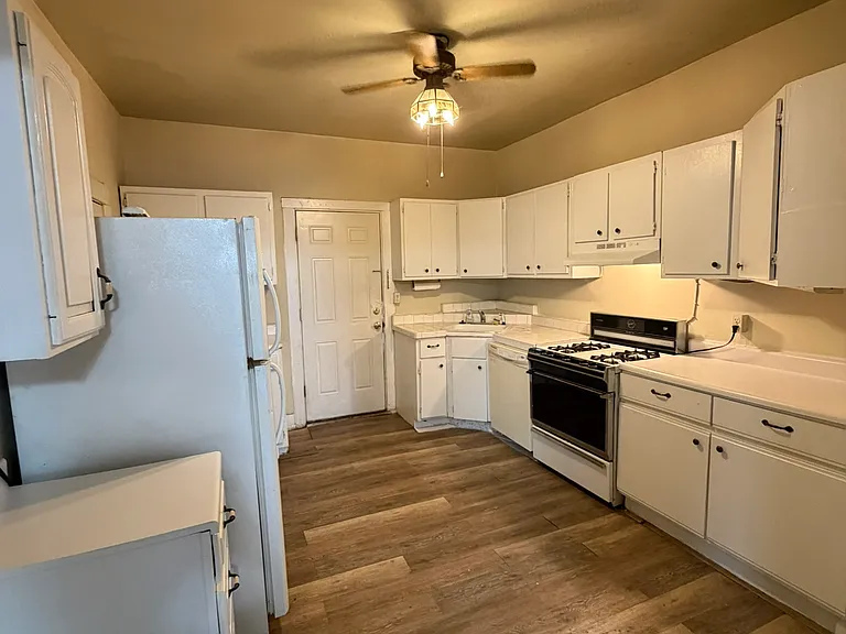 1751 W Morris St — Photo 8