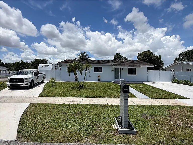 19700 NW 44th Ave — Photo 1