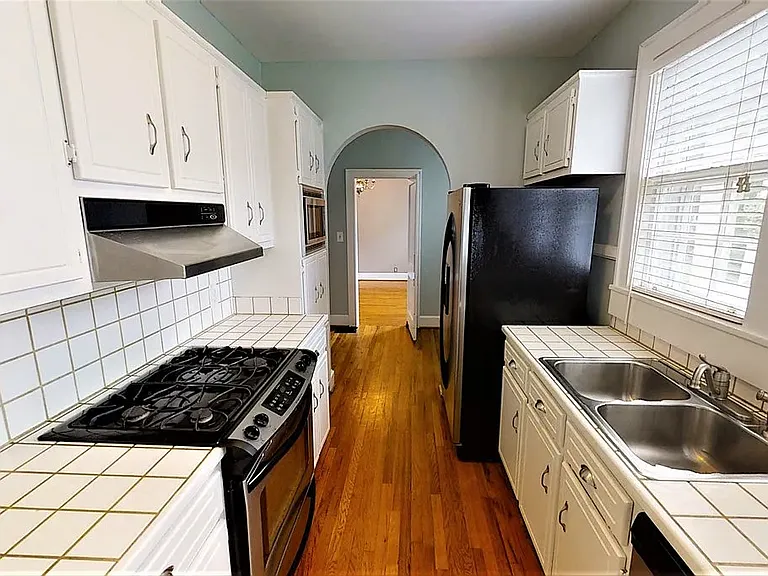 927 Heard Ave — Photo 12