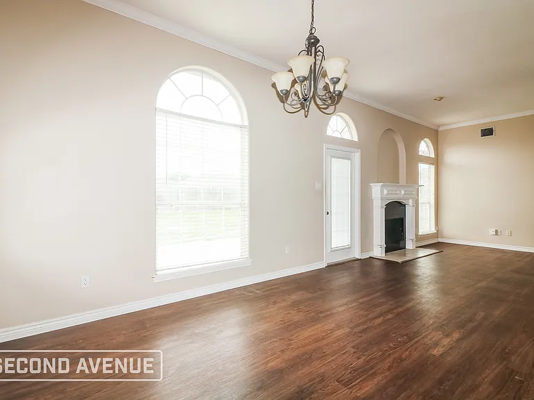 2422 Luzius Dr — Photo 7