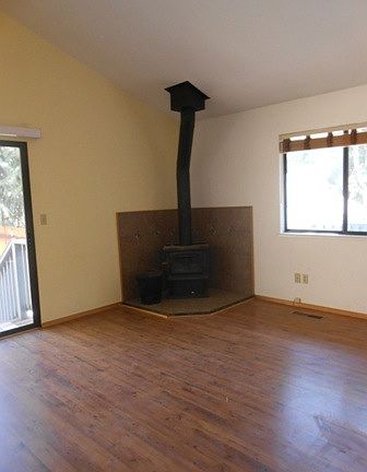 3rd image of 708 Doris Dr