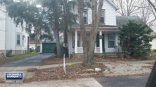 2nd image of 209 Pleasant St