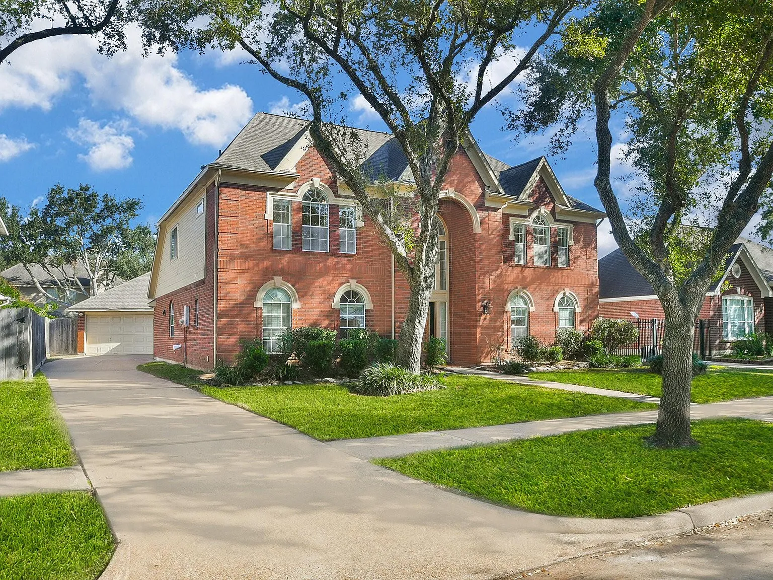 4 bed, 3.5 bath, 3407 sqft, $3,000 — Photo 3