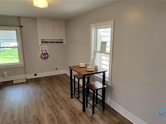 4th image of 282 Jefferson St