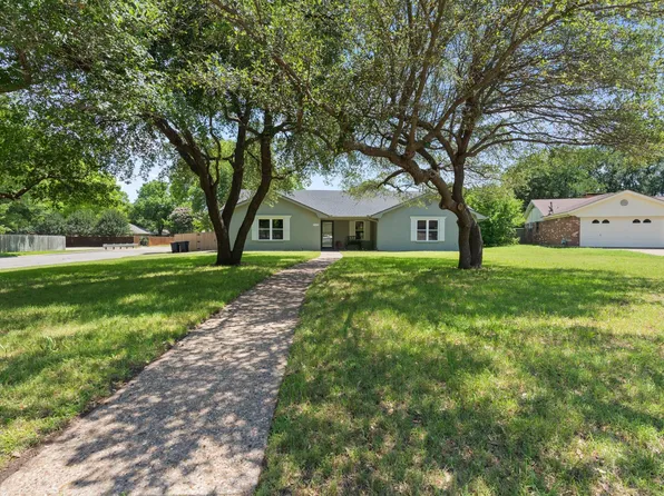 1001 Hyde Park Ct, Cleburne, TX 76033