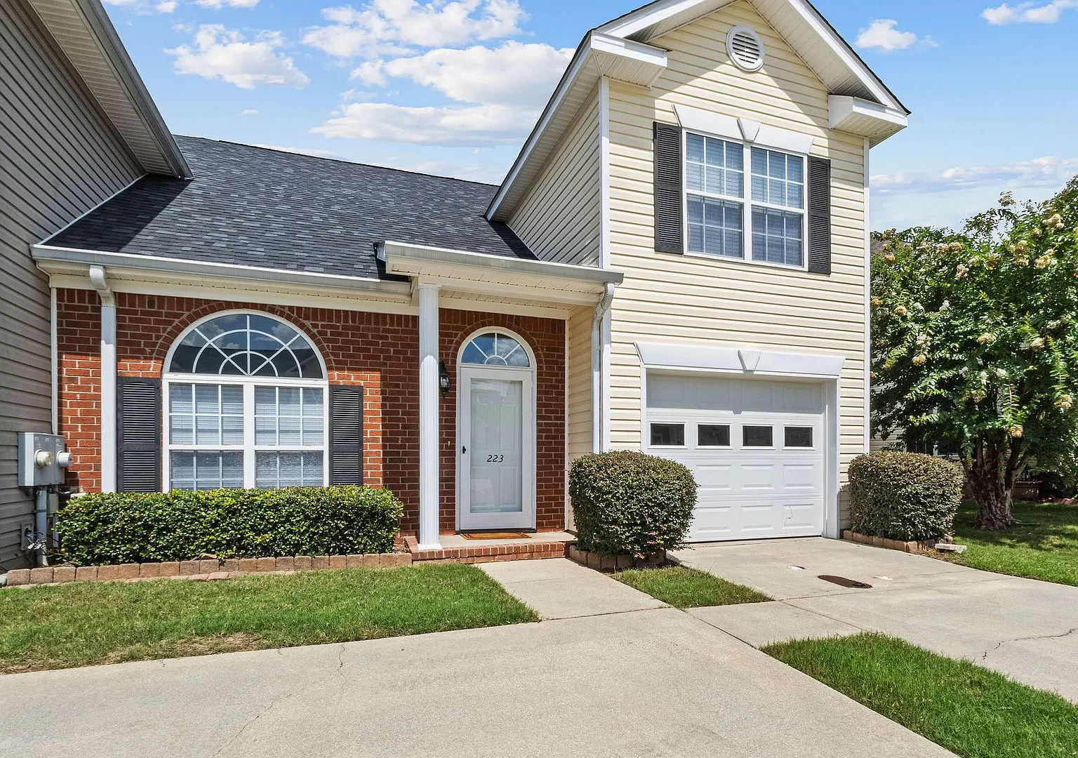 Immaculate townhome in Bay Hill — Photo 3
