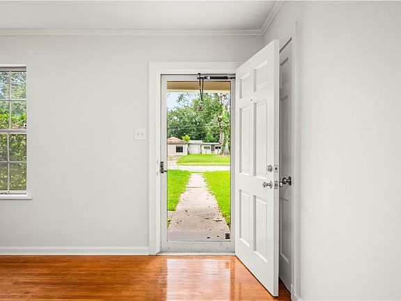 5th image of 704 Texas Ave