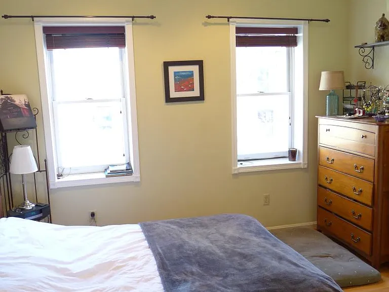 512 S Montford Ave — Photo 3