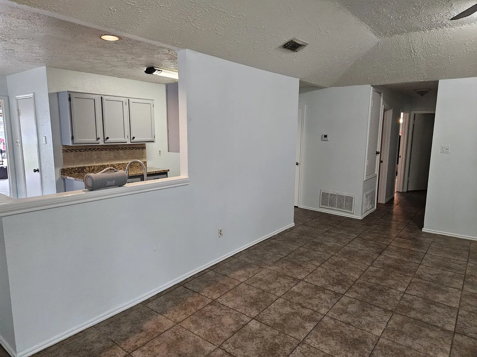 2607 Gilliom Dr — Photo 3