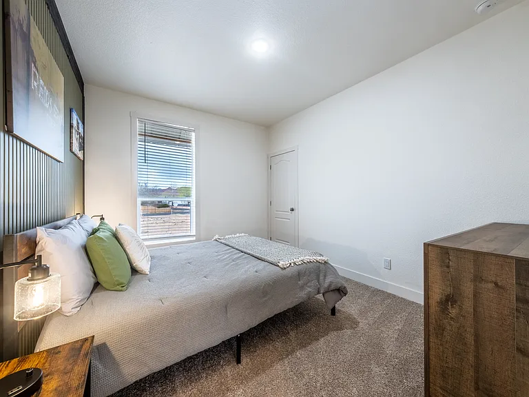 523 W Vance Dr — Photo 24
