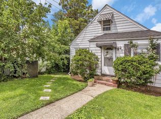 12 Spruce St, West Hempstead, NY 11552
