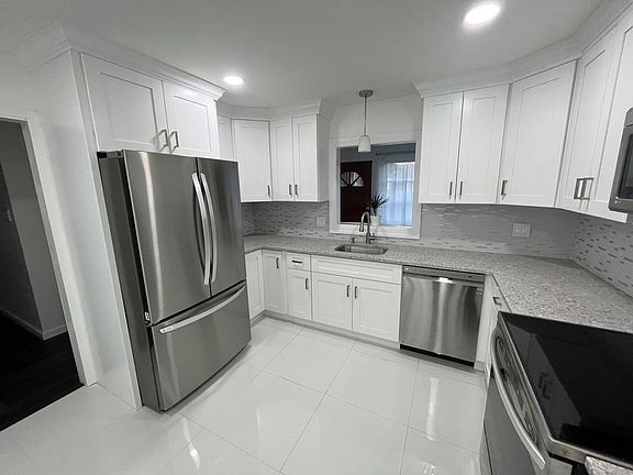 4th image of 4 Saddler Ln