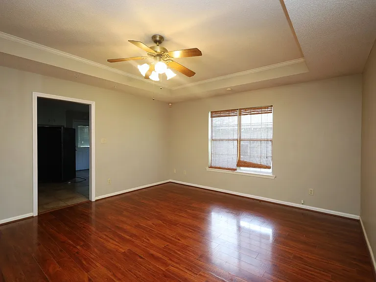 4116 Hamilton Cir — Photo 2
