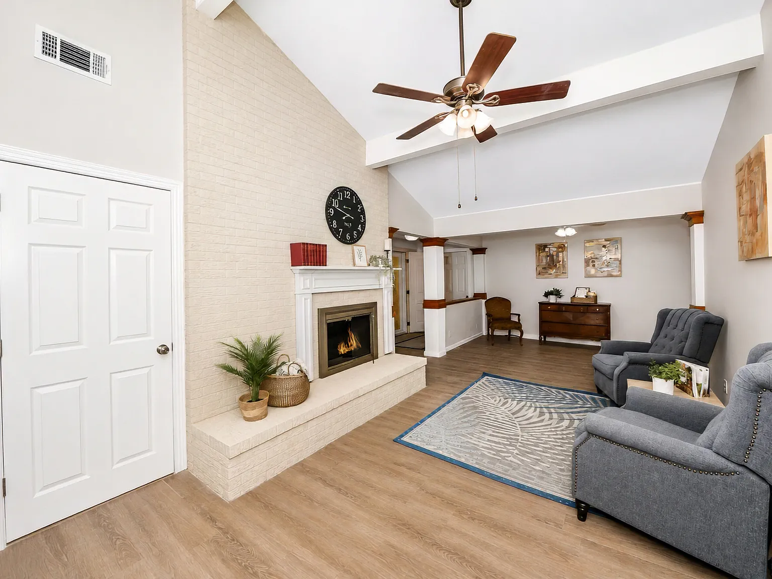 3 bed, 1533 sqft, $2,400 — Photo 2