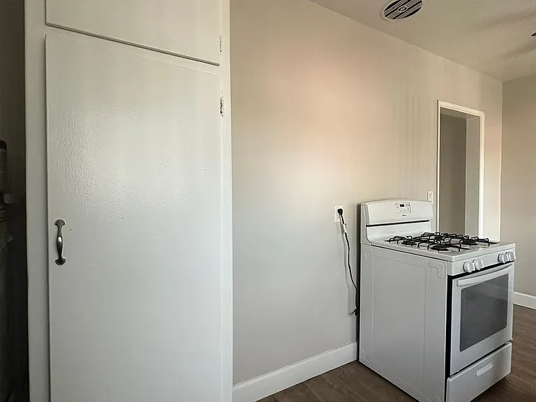 116 S Orange Ave — Photo 6