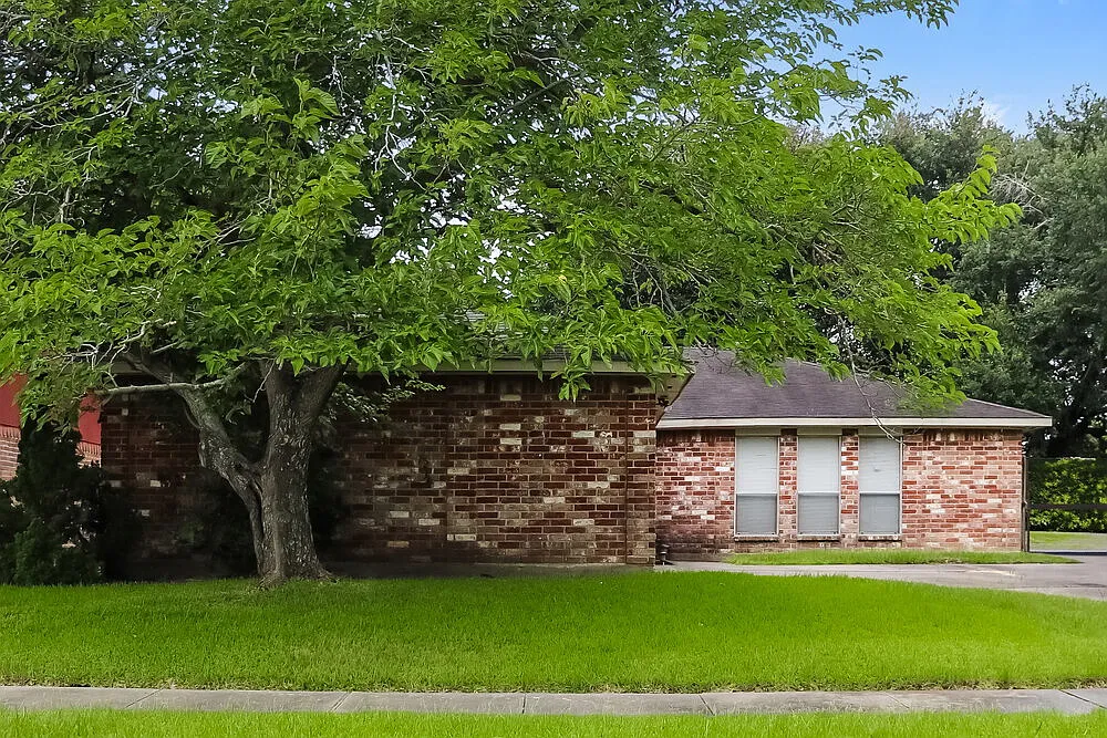 3 bed, 2.0 bath, 1334 sqft, $1,700 — Photo 1