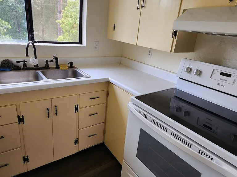 220 Crescent Dr — Photo 5