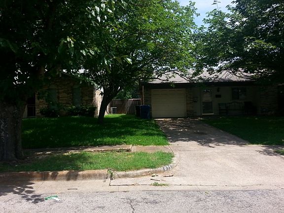 3rd image of 873 Lexington Dr