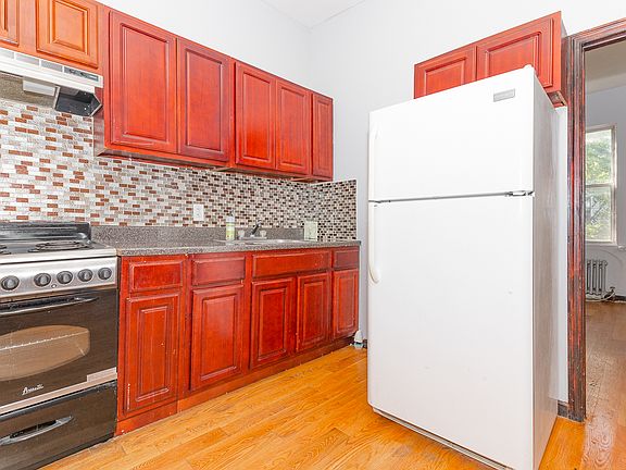 2nd image of 901 Willoughby Ave APT 2G