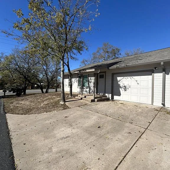 1029 N Water St — Photo 1