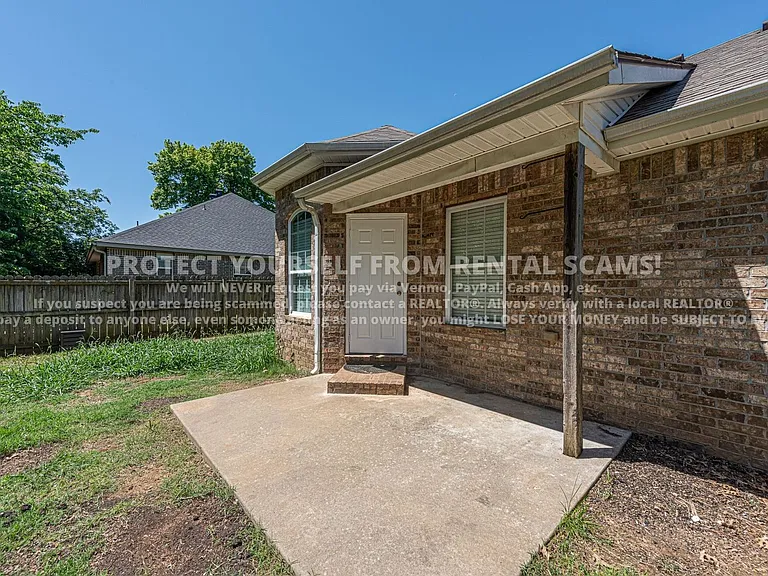 1674 N Hazeltine Dr — Photo 16